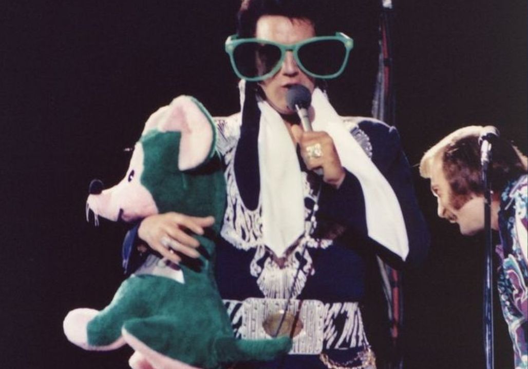 Elvis Presley – I Love You Because