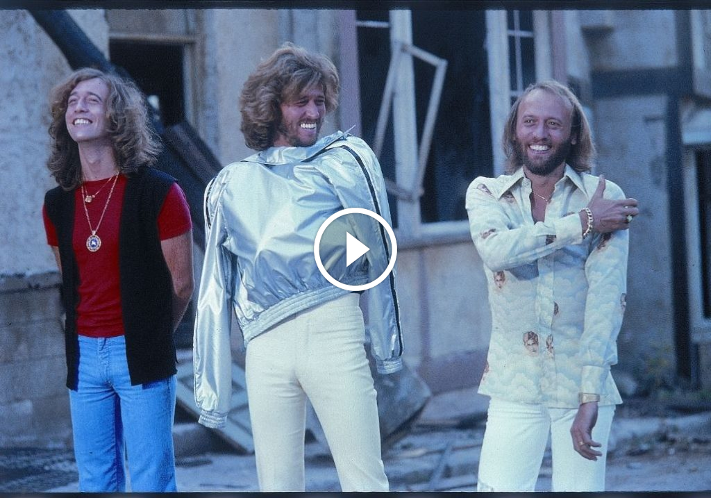 Barry Gibb (Bee Gees) – Stayin’ Alive Barry Gibb (Bee Gees) – Stayin’ Alive