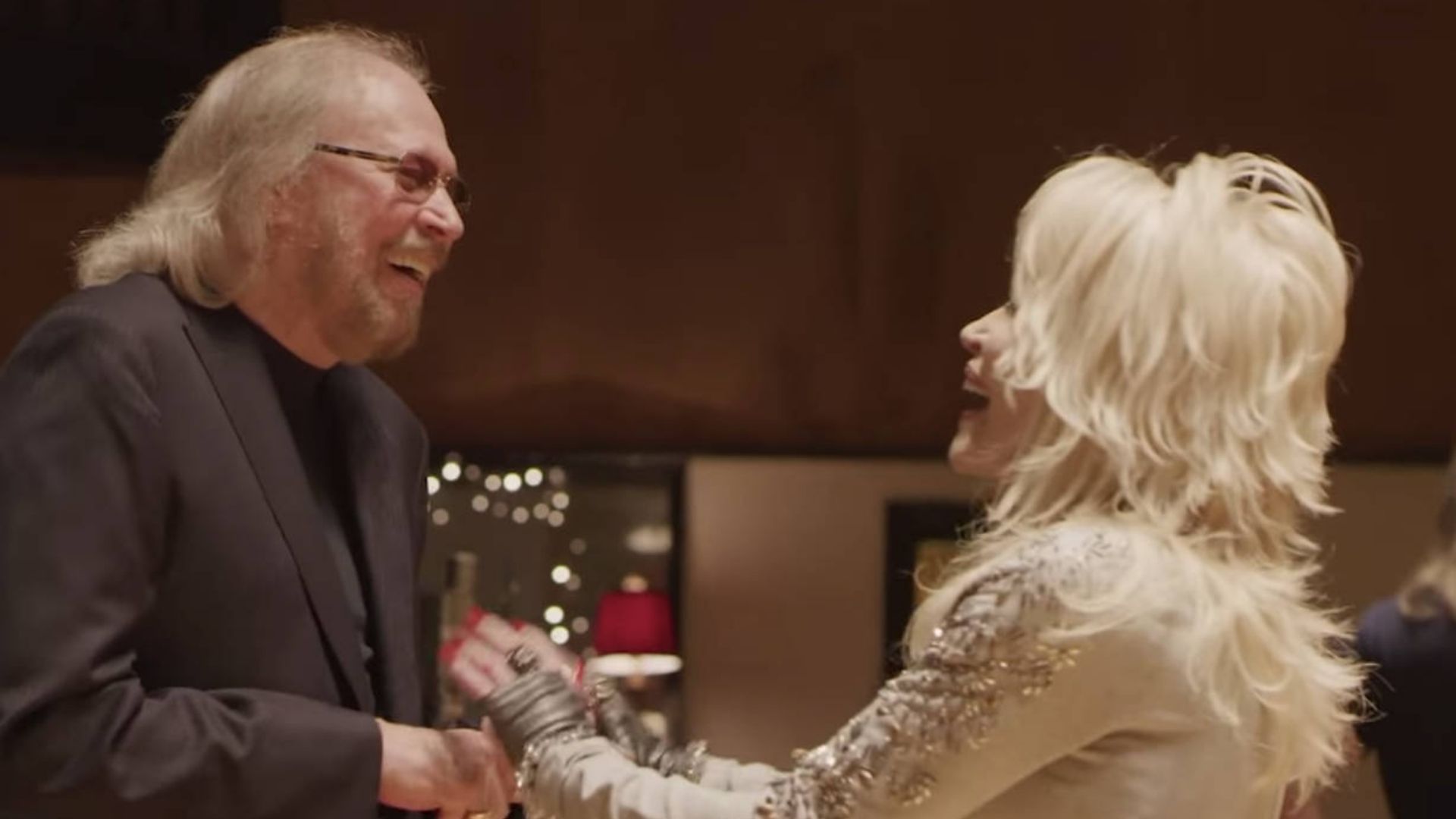 BREAKING NEWS: JUST A FEW MINUTES AGO IN DOUGLAS, ISLE OF MAN — At 78, Barry Gibb and Dolly Parton Took the Stage Together, and Their Duet of “WORDS” Became a Haunting Farewell, Marking the Beginning of a New Chapter in Country Music… BREAKING NEWS: JUST A FEW MINUTES AGO IN DOUGLAS, ISLE OF MAN — At 78, Barry Gibb and Dolly Parton Took the Stage Together, and Their Duet of “WORDS” Became a Haunting Farewell, Marking the Beginning of a New Chapter in Country Music…