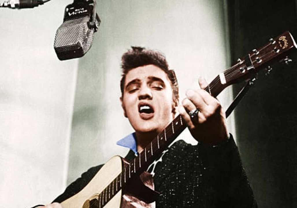 “The Piano Still Plays Itself”: What Staff and Tourists Say About Elvis Presley’s Ghost at Graceland Will Send Chills Down Your Spine “The Piano Still Plays Itself”: What Staff and Tourists Say About Elvis Presley’s Ghost at Graceland Will Send Chills Down Your Spine