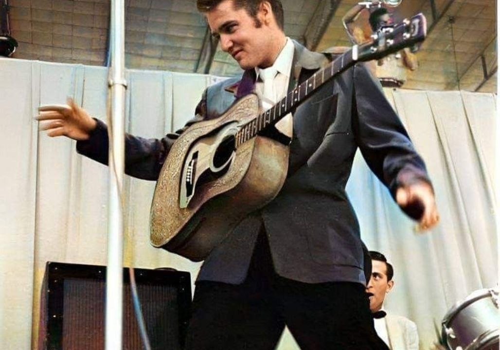 Elvis STOPPED entire concert for dying 7-year-old — what happened next left 18,000 in TEARS Elvis STOPPED entire concert for dying 7-year-old — what happened next left 18,000 in TEARS