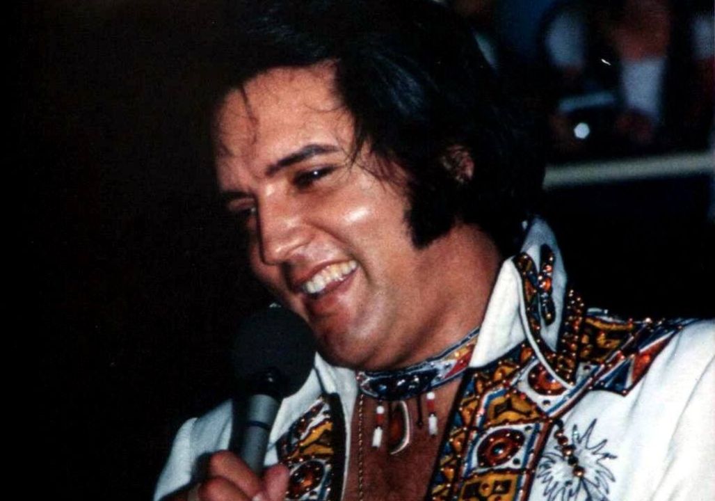 “Pull Your Dress Down, Lisa!” – A Rare Glimpse into Elvis Presley’s Heartfelt Truth About Priscilla, Lisa Marie, and Life After Divorce That Fans Never Expected to Hear “Pull Your Dress Down, Lisa!” – A Rare Glimpse into Elvis Presley’s Heartfelt Truth About Priscilla, Lisa Marie, and Life After Divorce That Fans Never Expected to Hear