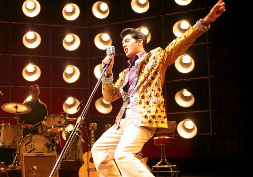 “Behind the Rhinestones: The Night Elvis Presley Admitted to His Closest Friend That He Was ‘Tired of Being Elvis’ — A Rare Glimpse Into the Loneliness, Pressure, and Quiet Desperation of the World’s Most Famous Man, and the Heartbreaking Truth Hidden Behind the Legend’s Smile” “Behind the Rhinestones: The Night Elvis Presley Admitted to His Closest Friend That He Was ‘Tired of Being Elvis’ — A Rare Glimpse Into the Loneliness, Pressure, and Quiet Desperation of the World’s Most Famous Man, and the Heartbreaking Truth Hidden Behind the Legend’s Smile”