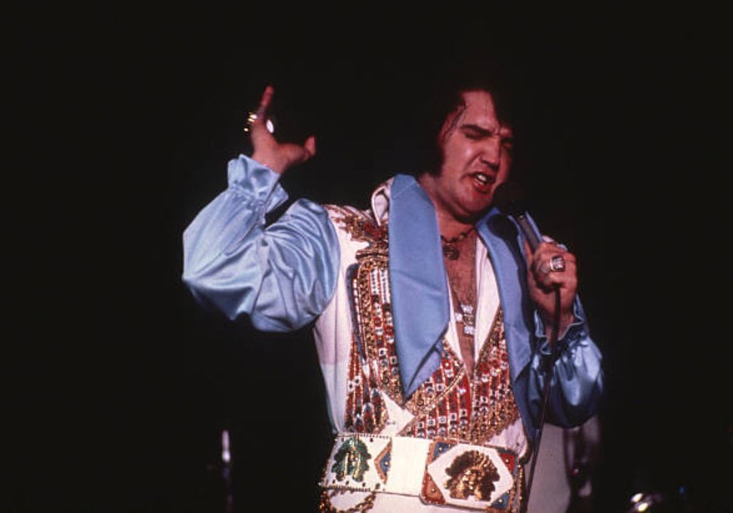 Before Graceland: Inside the Forgotten Memphis Home Where Elvis’s Life Changed Forever