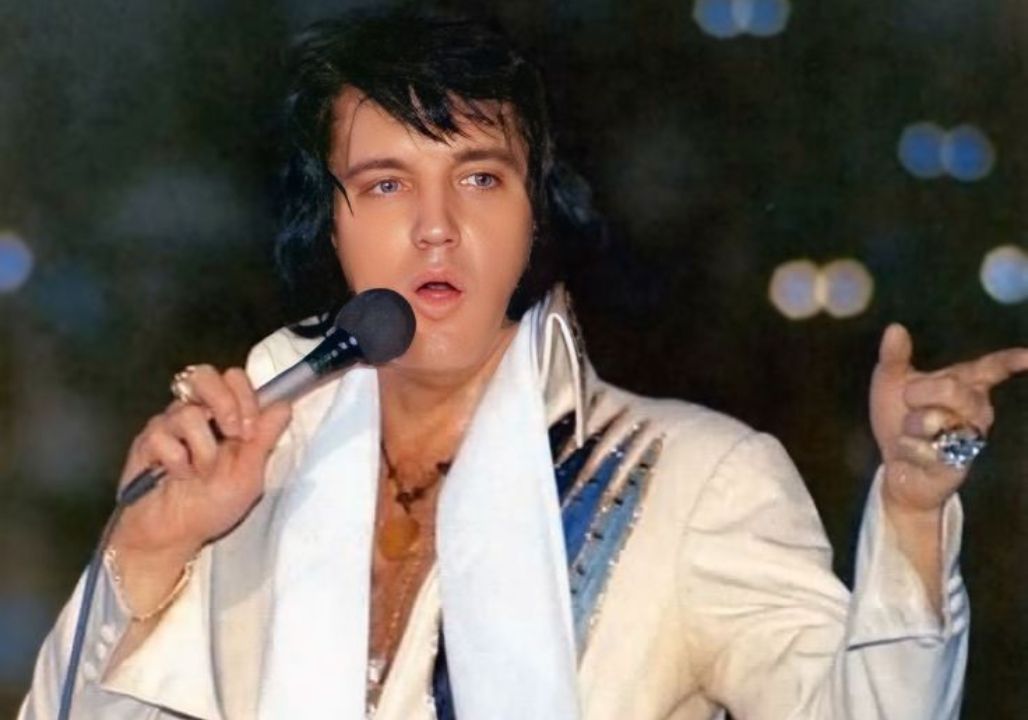 The Hidden Toll Behind the Crown: How Elvis Presley Conquered the World but Lost Himself Along the Way The Hidden Toll Behind the Crown: How Elvis Presley Conquered the World but Lost Himself Along the Way