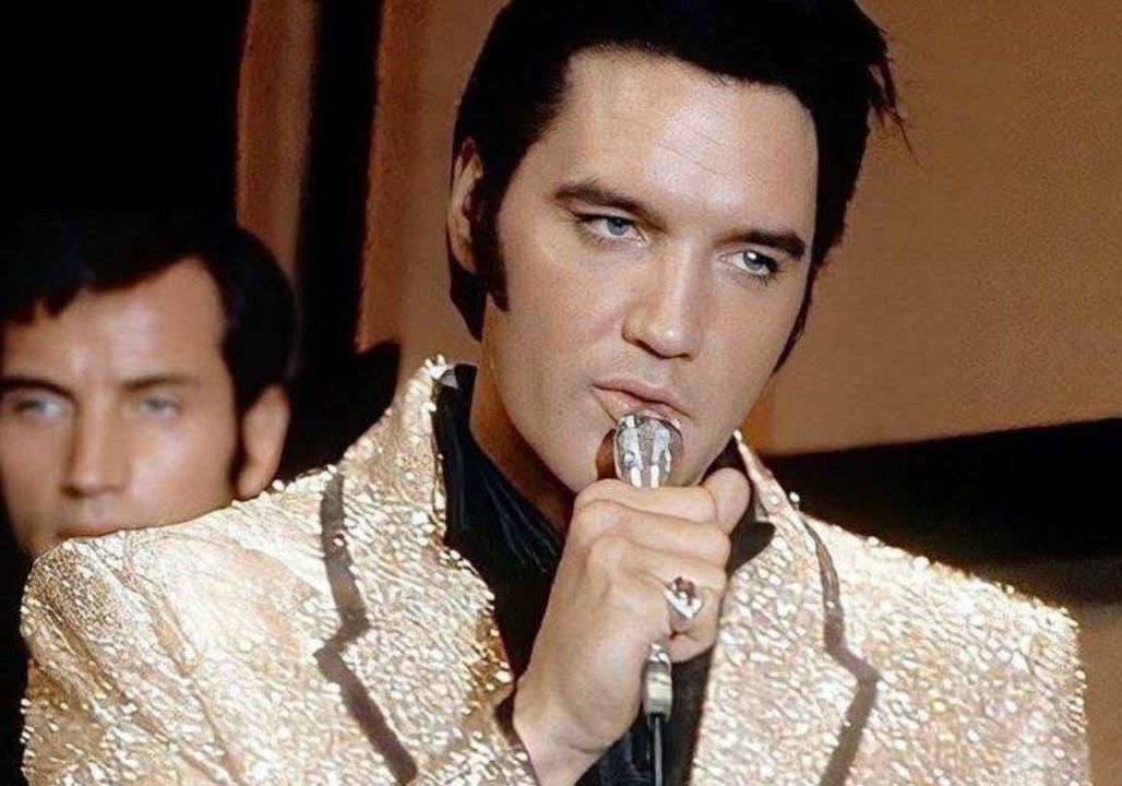 The Untold Truth of Elvis and Priscilla Presley’s Romance — From a Fairy-Tale Meeting in Germany to a Lavish Las Vegas Wedding, and Finally, a Divorce That Shocked the World. What Really Happened Between the King of Rock ’n’ Roll and His Young Bride? Discover the Secrets, the Passion, the Betrayals, and the Emotional Struggles That Tore Apart Hollywood’s Golden Couple. Their Story Is More Than Just a Celebrity Romance — It’s a Lesson About Love, Fame, and the Cost of Living in the Spotlight. Why Did Priscilla Leave Elvis? And How Did She Find Herself Again After the Marriage? Step Inside Their World and Unravel the Truth That Forever Changed Rock and Roll History.