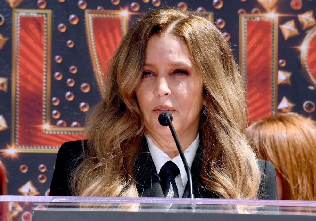 Elvis Presley Lisa Marie Presley Opens Up About Finding Her Own Voice While Carrying Elvis’s Legacy, The Pressure of Comparison, Her Secret Battle With Health Issues on Tour, and a Rare Childhood Story About Her Father That Shows the King’s Playful Side—A Glimpse Into the Challenges, Humor, and Heart That Defined Both Her Journey and the Presley Family Legacy Elvis Presley Lisa Marie Presley Opens Up About Finding Her Own Voice While Carrying Elvis’s Legacy, The Pressure of Comparison, Her Secret Battle With Health Issues on Tour, and a Rare Childhood Story About Her Father That Shows the King’s Playful Side—A Glimpse Into the Challenges, Humor, and Heart That Defined Both Her Journey and the Presley Family Legacy