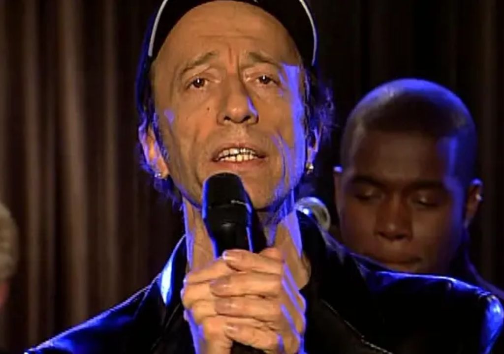 Before the final curtain fell, Robin Gibb opened up about the music that moved the world—and the emotions that nearly broke him. Before the final curtain fell, Robin Gibb opened up about the music that moved the world—and the emotions that nearly broke him.