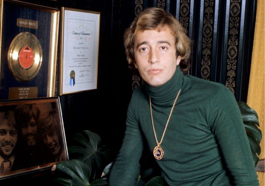 Robin Gibb’s Untold Story: From Troubled Childhood and Painful Battles with Invisibility in the Bee Gees, to the Heartbreak of Family Rifts, Lost Love, and Unspoken Regrets—How the Haunting Voice Behind Some of the World’s Greatest Hits Finally Revealed the Truth About His Struggles, His Triumphs, and the Legacy of a Man Who Carried Both Darkness and Beauty in His Music Until the Very End Robin Gibb’s Untold Story: From Troubled Childhood and Painful Battles with Invisibility in the Bee Gees, to the Heartbreak of Family Rifts, Lost Love, and Unspoken Regrets—How the Haunting Voice Behind Some of the World’s Greatest Hits Finally Revealed the Truth About His Struggles, His Triumphs, and the Legacy of a Man Who Carried Both Darkness and Beauty in His Music Until the Very End