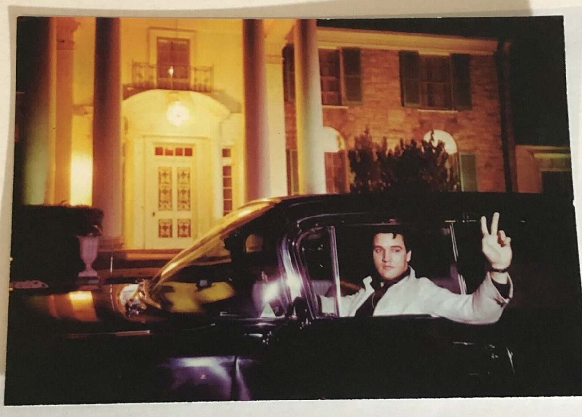 Ronnie Dunn visits Elvis Presley’s house and reveals a shocking truth. Ronnie Dunn visits Elvis Presley’s house and reveals a shocking truth.